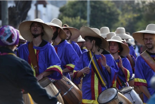 Todas las comparsas que desfilarán en el Candombe del 25 en Tolosa