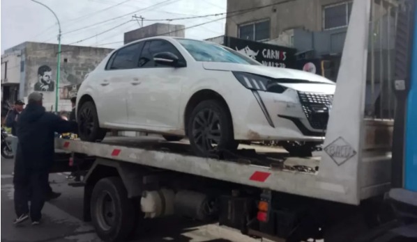 Nelson Insfrán, involucrado en un fuerte choque en Berisso entre una camioneta y un auto
