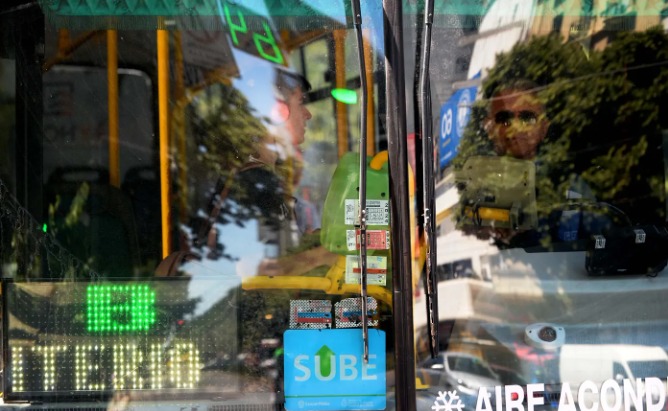 La oposición exige respuestas por la falta de micros para cubrir recorridos en La Plata