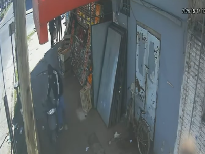 Los Hornos: Robó un cajón de morrones de una verdulería y escapó en moto - Diario Gran La Plata