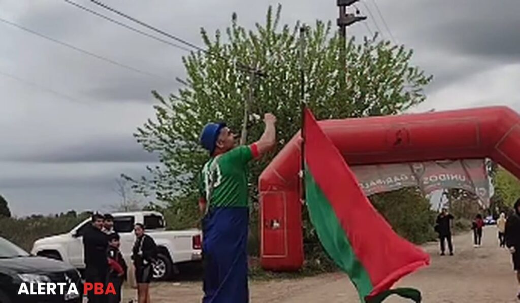Garibaldi Late: una marea de solidaridad corrió bajo la lluvia por un barrio cardioprotegido