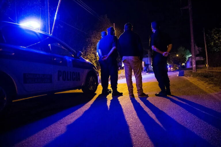 Investigan un presunto ataque sexual en Los Hornos: una mujer apareció desangrada y está internada con pronóstic…