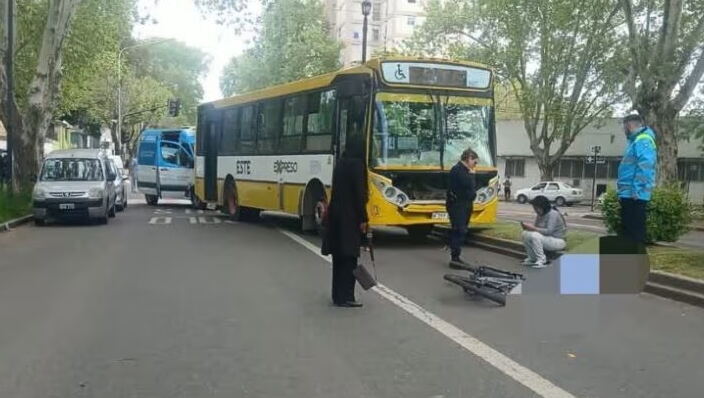 Tragedia en La Plata: un adolescente de 15 años murió tras ser embestido por un colectivo de la Línea Este - Dia...