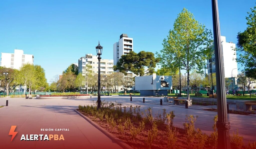 Reabre la Plaza España de La Plata tras una remodelación de más de $2.600 millones
