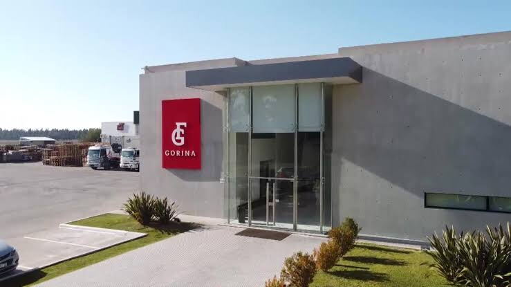 Noche de terror en La Plata: siete delincuentes armados asaltaron un frigorífico y se llevaron una caja fuerte -...