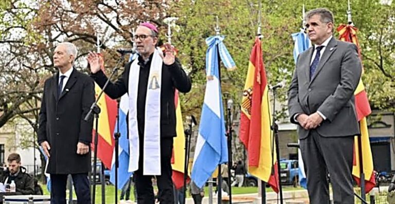 Dos realidades en La Plata: la fiesta cívica de Plaza España frente al olvido estructural de la periferia sur