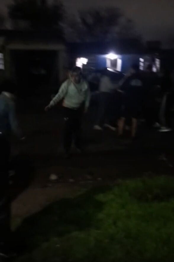 Chocó un auto en Villa Alba y vecinos golpearon a un adolescente: hay dos heridos – Diario Gran La Plata