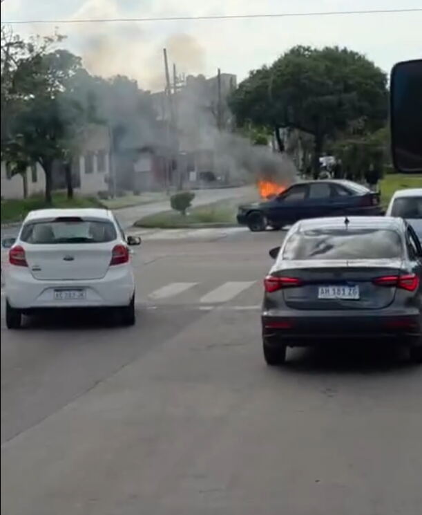 Se le incendió el auto en Tolosa, fue a denunciarlo y delincuentes aprovecharon para robarle autopartes - Diario...